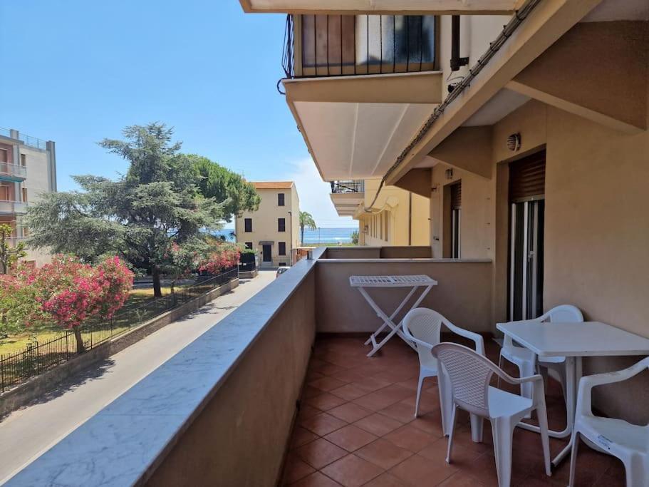 50 Metri Dal Mare - Free Parking E A/c Pietra Ligure