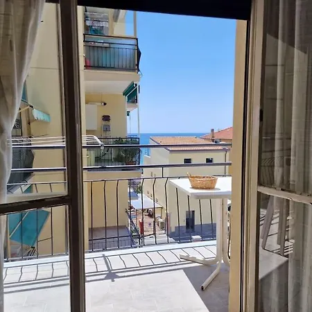 50 Metri Dal Mare - Free Parking E A/C Apartment Pietra Ligure Exterior photo