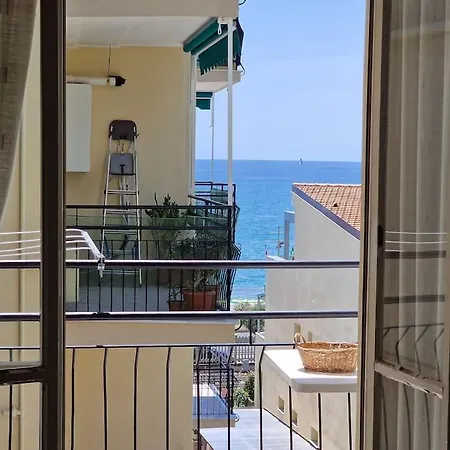 50 Metri Dal Mare - Free Parking E A/C Apartment Pietra Ligure Exterior photo