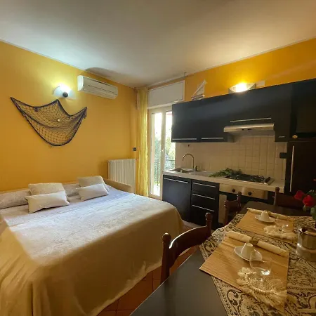 50 Metri Dal Mare - Free Parking E A/C Apartment Pietra Ligure Exterior photo