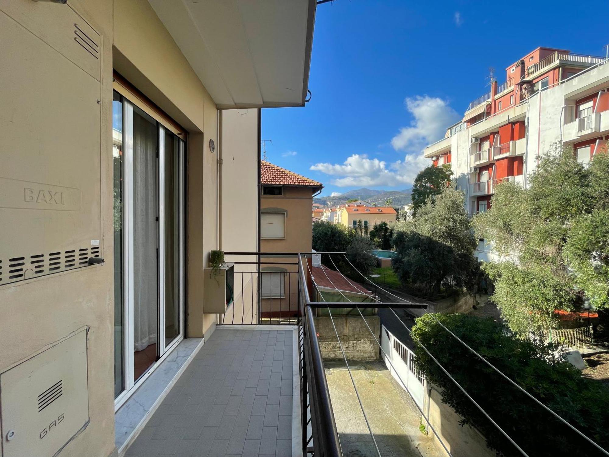 50 Metri Dal Mare - Free Parking E A/c Pietra Ligure